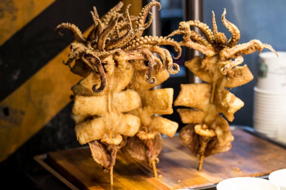 Hòa vào không khí sôi động của chợ đêm Seoul hoa vao khong khi soi dong cua cho dem seoul