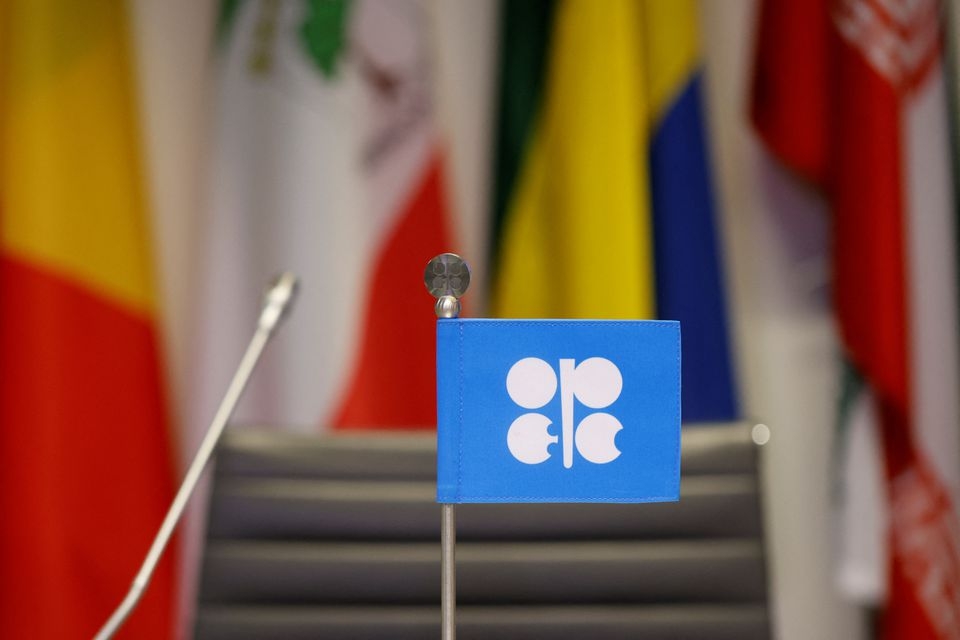 OPEC+ cắt giảm sản lượng dầu trước mùa đông làm gia tăng lo ngại lạm phát