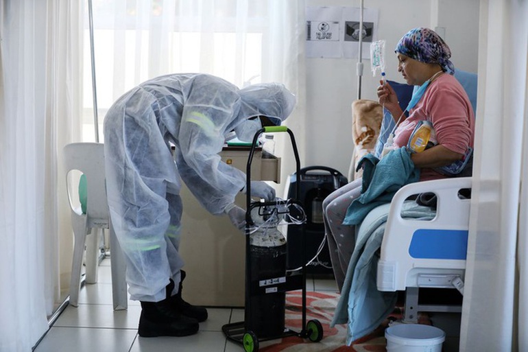 Phát hiện ca Covid-19 phát triển 21 đột biến SARS-CoV-2 ở Nam Phi - 1 Phát hiện ca Covid-19 phát triển 21 đột biến SARS-CoV-2 ở Nam Phi - 1