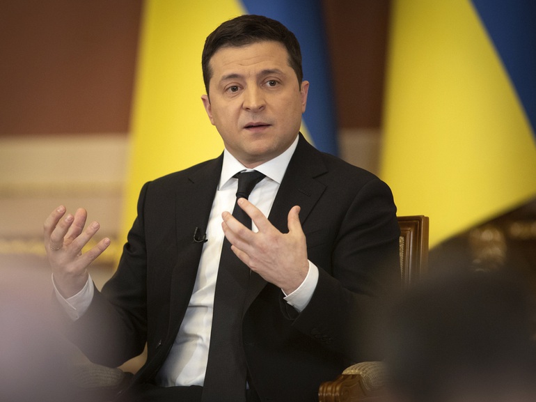 Tổng thống Ukraine sẵn sàng đàm phán với Nga về Crimea và Donbass - 1