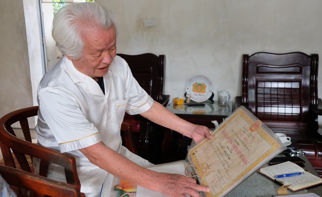 Cựu binh quân y Điện Biên Phủ: Lính trận băng vết thương xong lại ôm súng - 4