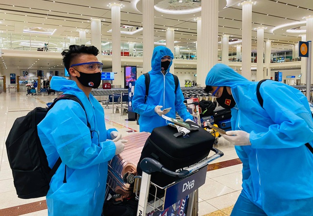 Các tuyển thủ Việt Nam nói gì sau khi đến UAE? - 5