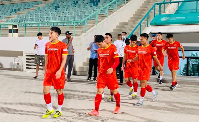 Công Phượng, Quang Hải bở hơi tai vì bài chạy 10 vòng sân - 1