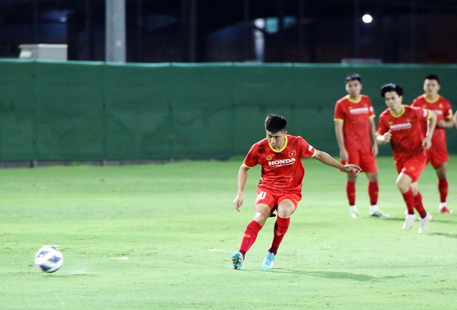 Phan Văn Đức trở lại, Văn Thanh háo hức xé lưới tuyển Trung Quốc - 1