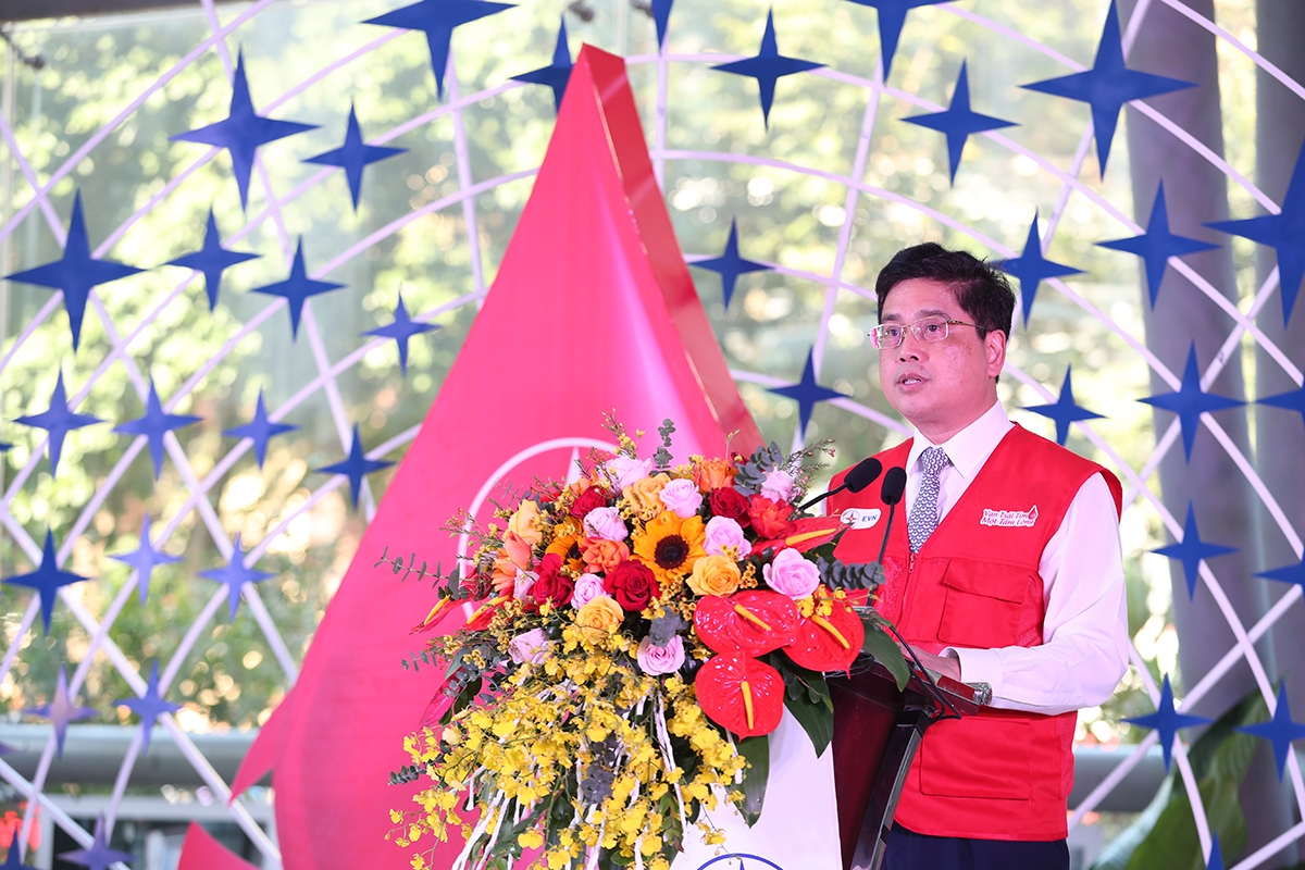 Tuần lễ hồng EVN lần thứ VII: “Vạn trái tim – Một tấm lòng”