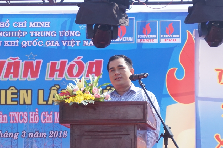 tung bung le hoi van hoa hoc sinh sinh vien dau khi lan thu vii