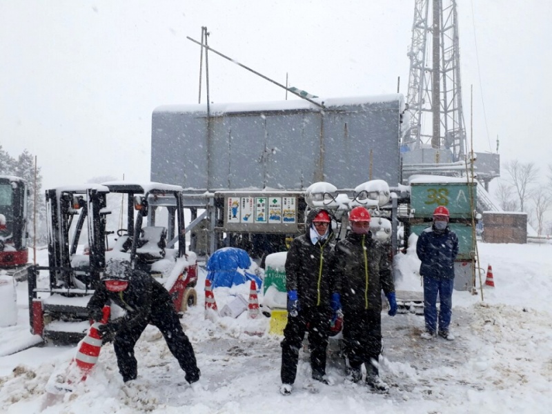 chum anh nguoi tho khoan pv drilling tren gian khoan dia nhiet o akita nhat ban