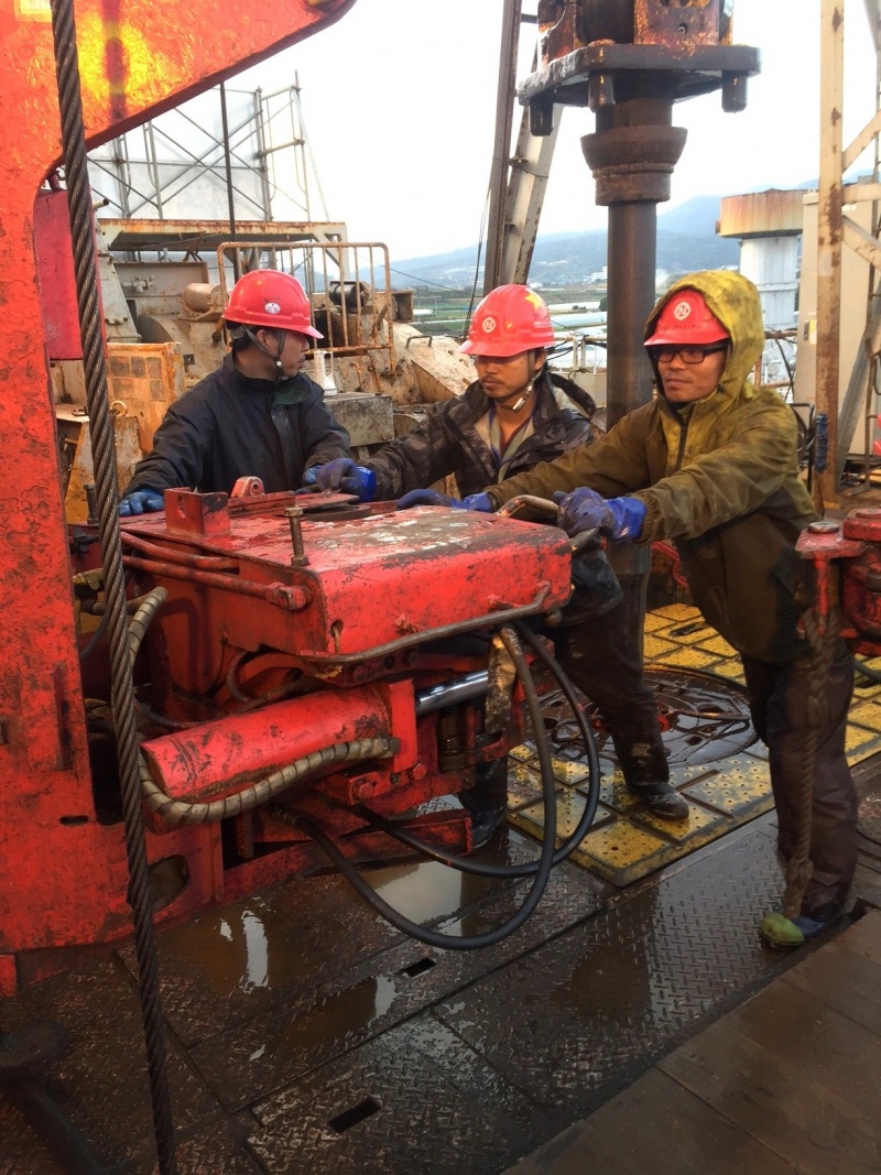 chum anh nguoi tho khoan pv drilling tren gian khoan dia nhiet o akita nhat ban