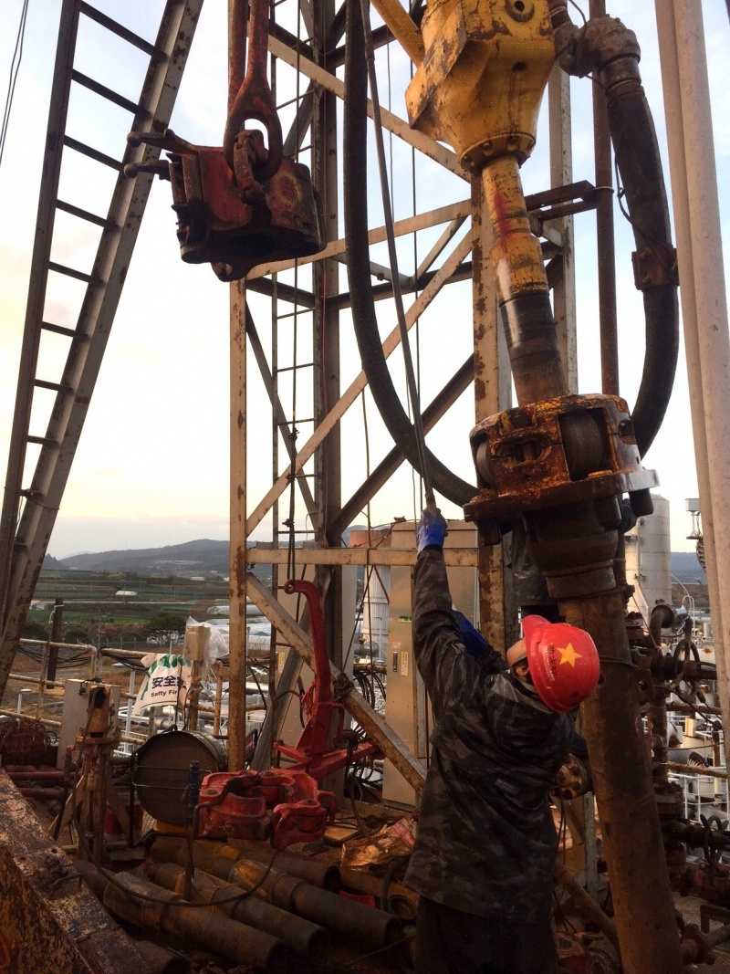 chum anh nguoi tho khoan pv drilling tren gian khoan dia nhiet o akita nhat ban