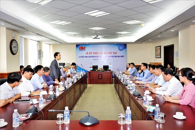 vietsovpetro cung truong dh mo dia chat ky ket thoa thuan hop tac dao tao nghien cuu khoa hoc va chuyen giao cong nghe