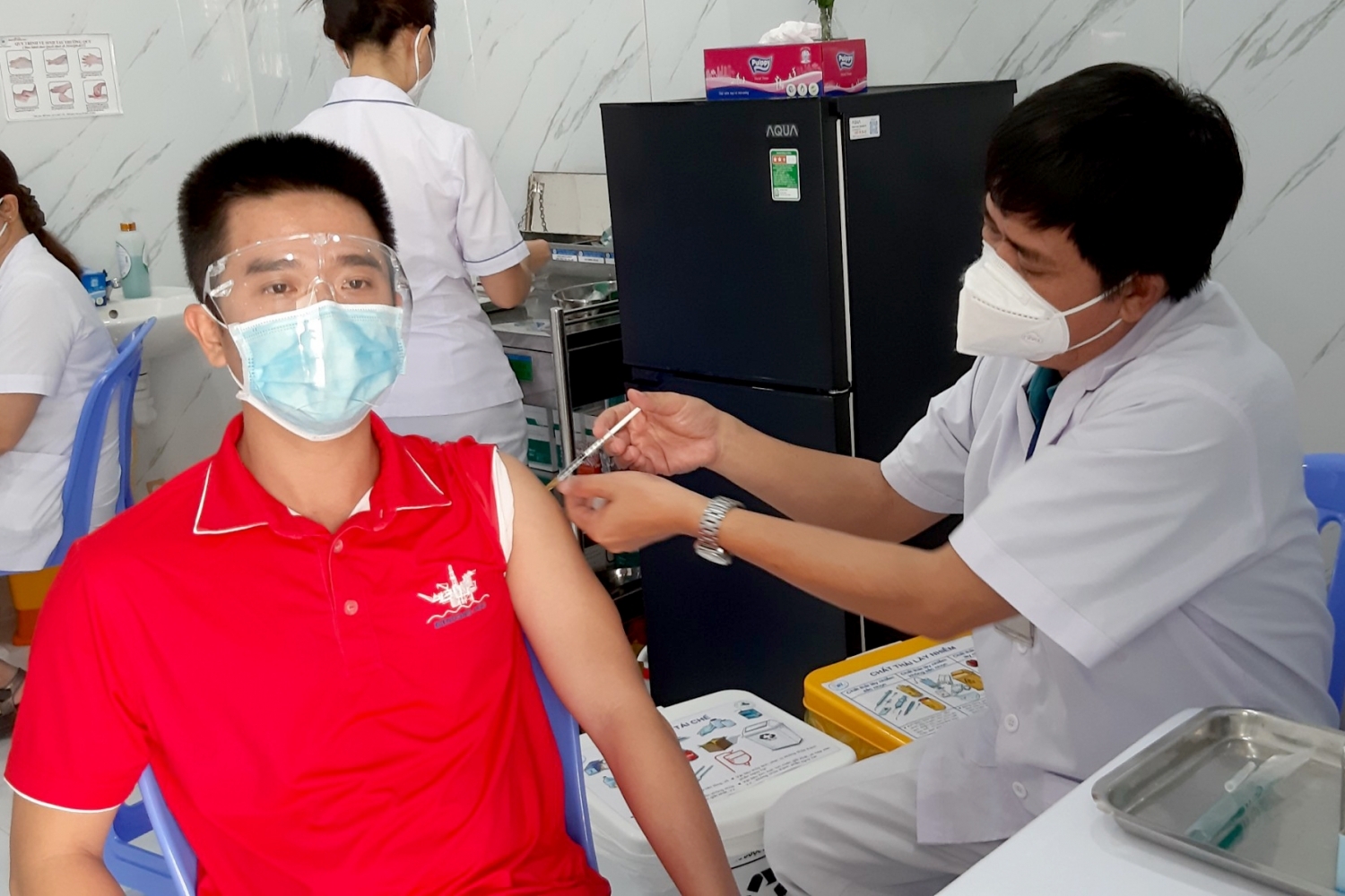 Petrovietnam với “chiến dịch” tiêm vắc-xin và mục tiêu kép