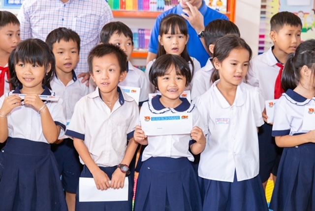 Tuổi trẻ Vietsovpetro trao tặng sách và học bổng cho học sinh nghèo xã Hòa Bình, huyện Xuyên Mộc, tỉnh BR-VT Tuổi trẻ Vietsovpetro trao tặng sách và học bổng cho học sinh nghèo xã Hòa Bình, huyện Xuyên Mộc, tỉnh BR-VT