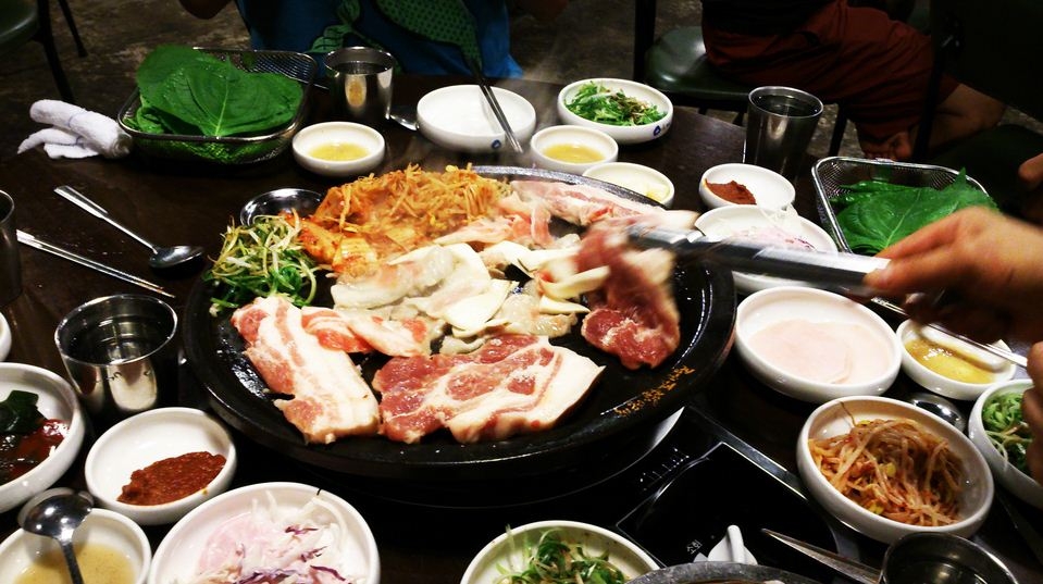 Nếm thử đặc sản thịt lợn đen siêu ngon trên đảo Jeju