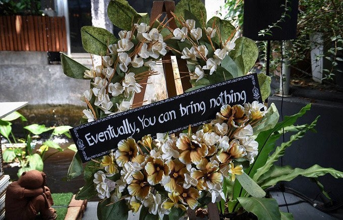 Rợn người quán cafe giả làm người chết ở Thái Lan Rợn người quán cà phê