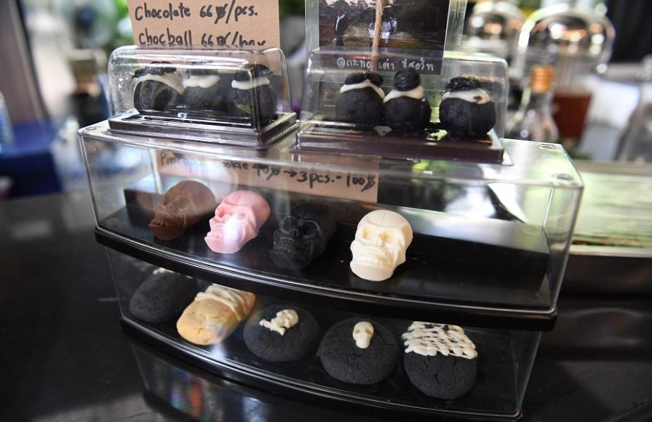 Rợn người quán cafe giả làm người chết ở Thái Lan Rợn người quán cà phê