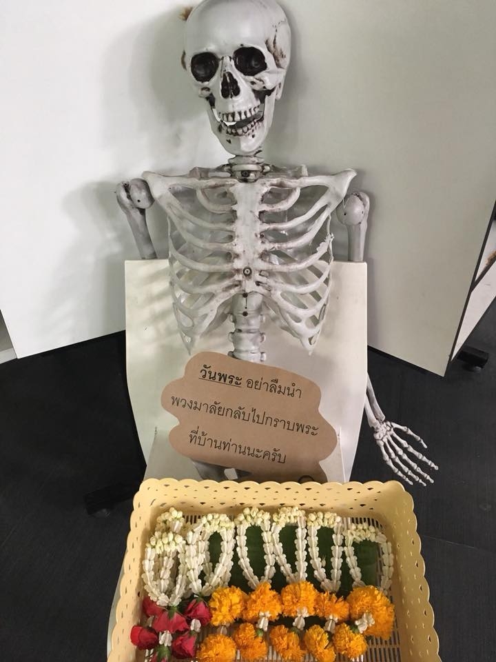 Rợn người quán cafe giả làm người chết ở Thái Lan Rợn người quán cà phê