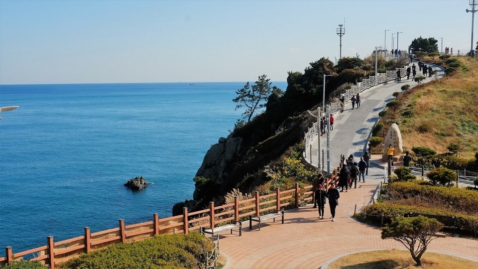 Khám phá ngôi chùa cổ bên bờ biển ở Busan, Hàn Quốc Khám phá ngôi chùa cổ bên bờ biển ở Busan, Hàn Quốc