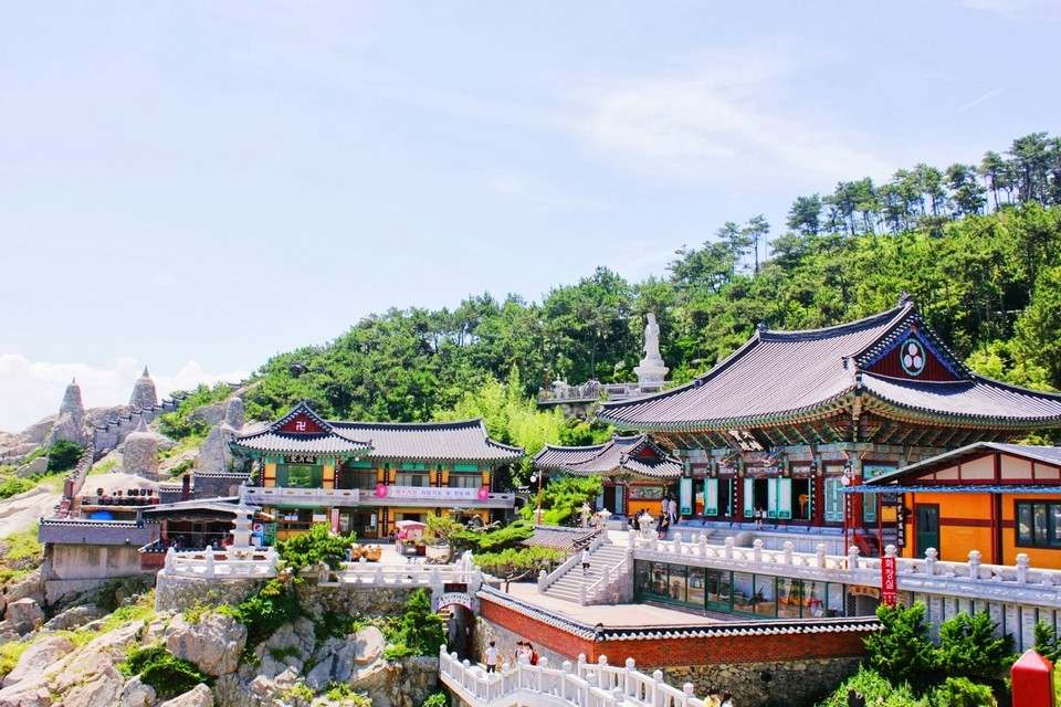 Khám phá ngôi chùa cổ bên bờ biển ở Busan, Hàn Quốc Khám phá ngôi chùa cổ bên bờ biển ở Busan, Hàn Quốc