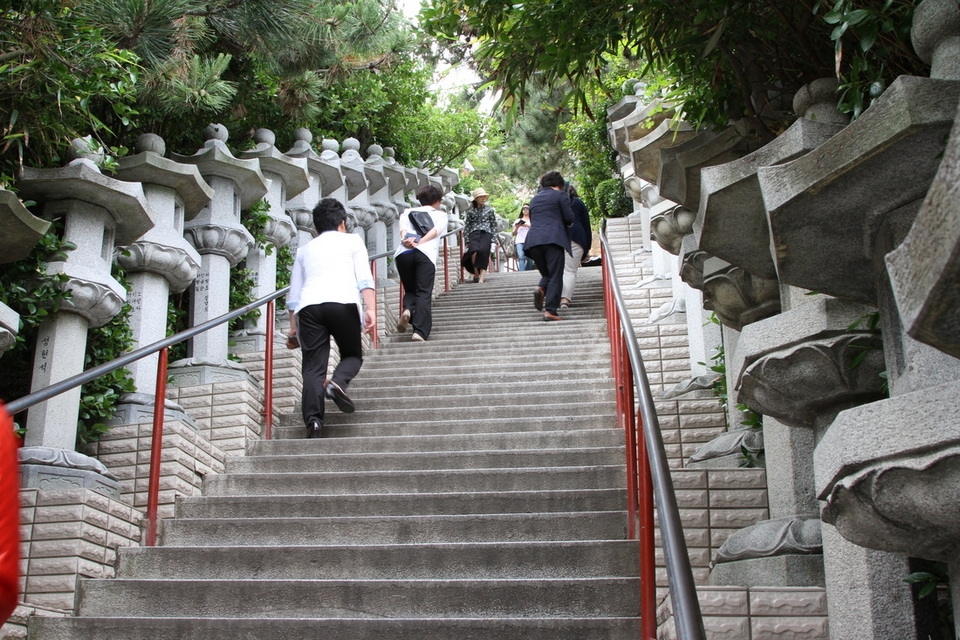 Khám phá ngôi chùa cổ bên bờ biển ở Busan, Hàn Quốc Khám phá ngôi chùa cổ bên bờ biển ở Busan, Hàn Quốc