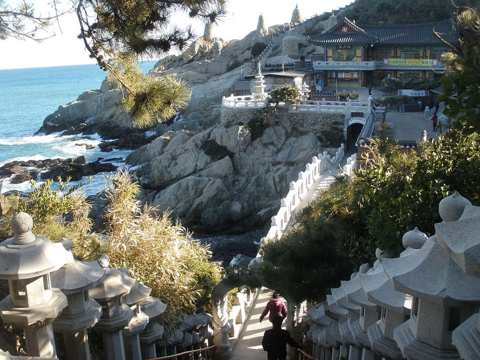 Khám phá ngôi chùa cổ bên bờ biển ở Busan, Hàn Quốc Khám phá ngôi chùa cổ bên bờ biển ở Busan, Hàn Quốc