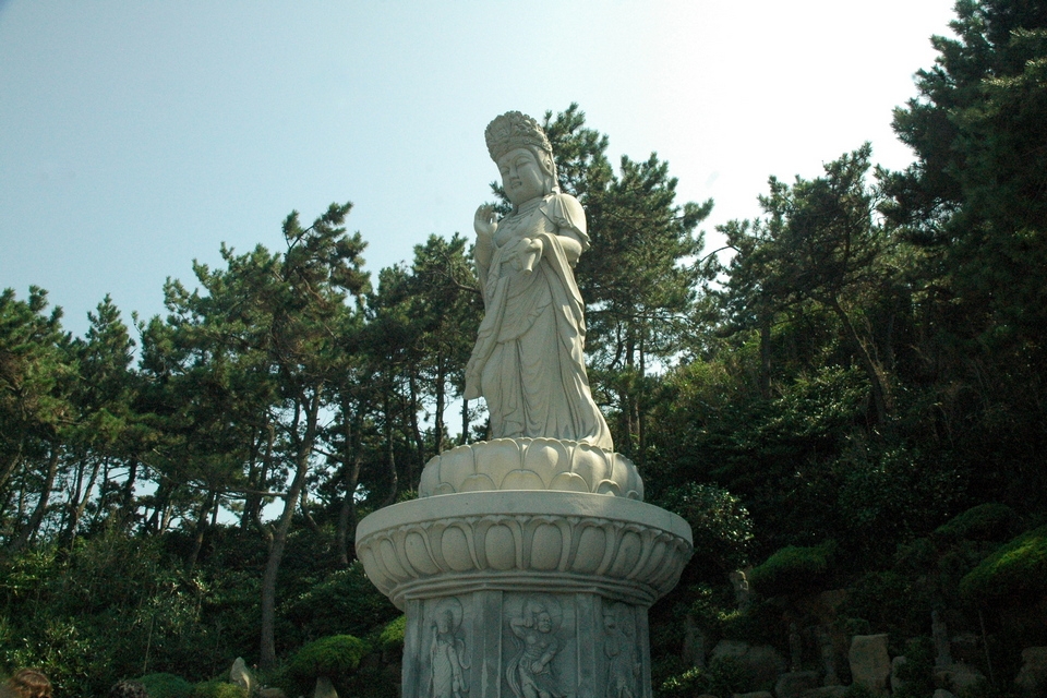 Khám phá ngôi chùa cổ bên bờ biển ở Busan, Hàn Quốc Khám phá ngôi chùa cổ bên bờ biển ở Busan, Hàn Quốc