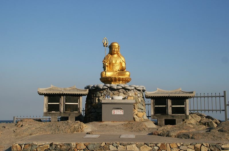 Khám phá ngôi chùa cổ bên bờ biển ở Busan, Hàn Quốc Khám phá ngôi chùa cổ bên bờ biển ở Busan, Hàn Quốc