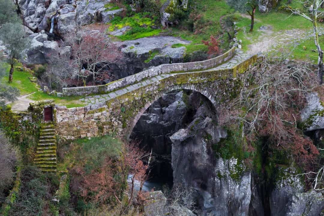 Bạn có dám đi qua 