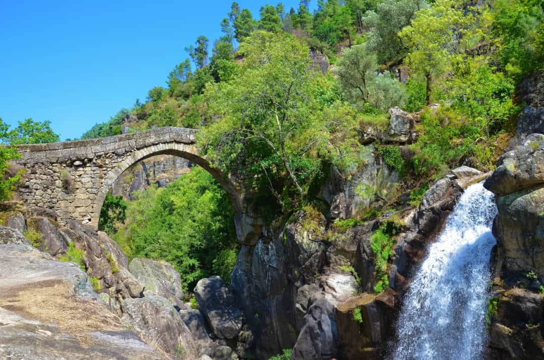 Bạn có dám đi qua 