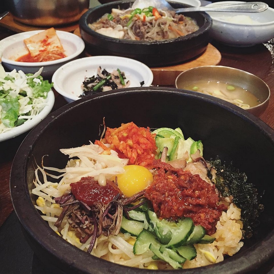 Nếm thử món cơm trộn Bibimbap nổi tiếng tại nhà hàng Gogung Insadong