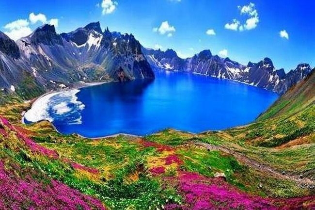 Top 6 hồ nước trên miệng núi lửa đẹp nhất thế giới