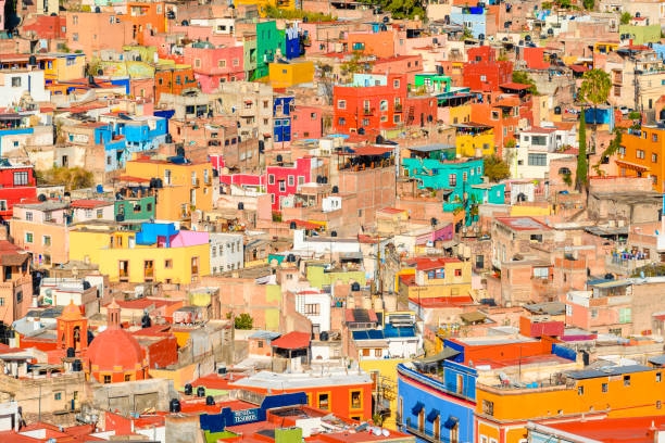 Lạc lối giữa những thành phố, thị trấn rực rỡ sắc màu Lạc lối giữa những thành phố, thị trấn rực rỡ sắc màu