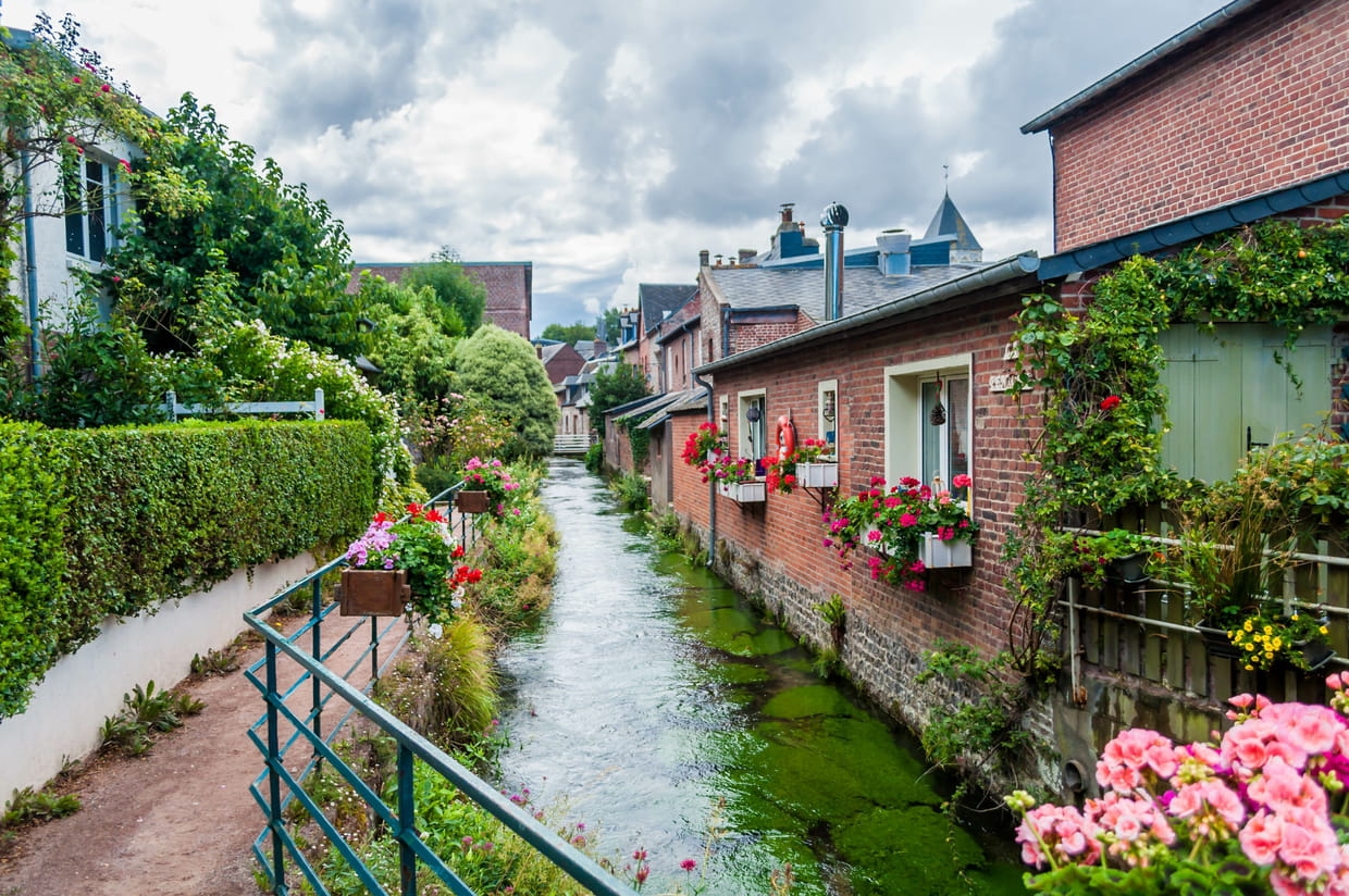 Vẻ đẹp tựa cổ tích của những ngôi làng bình yên nhất nước Pháp Vẻ đẹp tựa cổ tích của những ngôi làng bình yên nhất nước Pháp