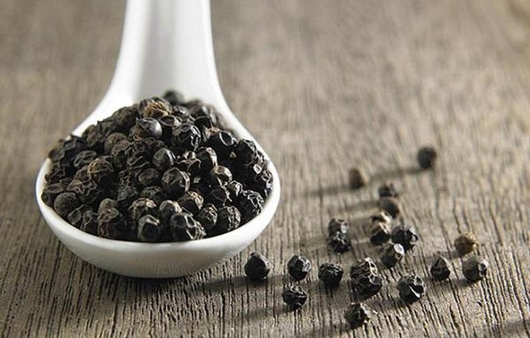 Giá tiêu hôm nay 17/4: Giá trị tiêu xuất khẩu tăng vọt