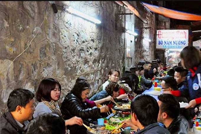Phố Gầm Cầu- Điểm hẹn ẩm thực đồ nướng của giới trẻ Hà Nội pho gam cau diem hen am thuc do nuong cua gioi tre ha noi