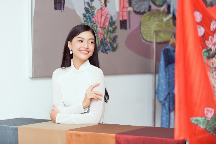 Á hậu Kiều Loan tung bản mashup nhạc xuân sôi động