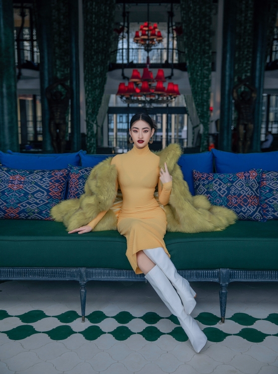 Hoa hậu Lương Thùy Linh phô diễn đường cong gợi cảm trong bộ ảnh mới