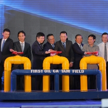 Đón dòng dầu đầu tiên từ mỏ Cá Tầm: Niềm vui chung của cả nước!