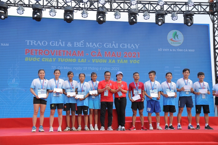 [Chùm ảnh] Giải chạy Petrovietnam - Cà Mau 2021