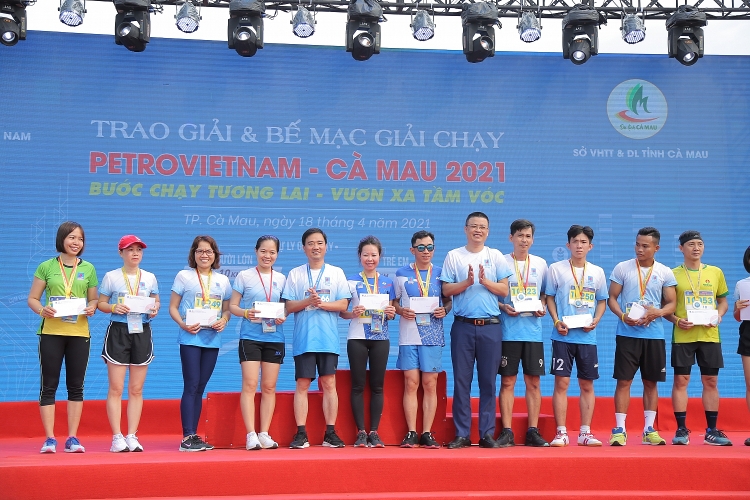 [Chùm ảnh] Giải chạy Petrovietnam - Cà Mau 2021