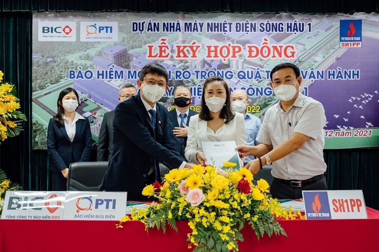 Ký hợp đồng bảo hiểm rủi ro trong vận hành NMNĐ Sông Hậu 1