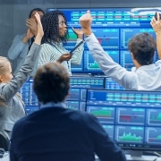 Tin nhanh thị trường chứng khoán ngày 18/12: VN Index lại 